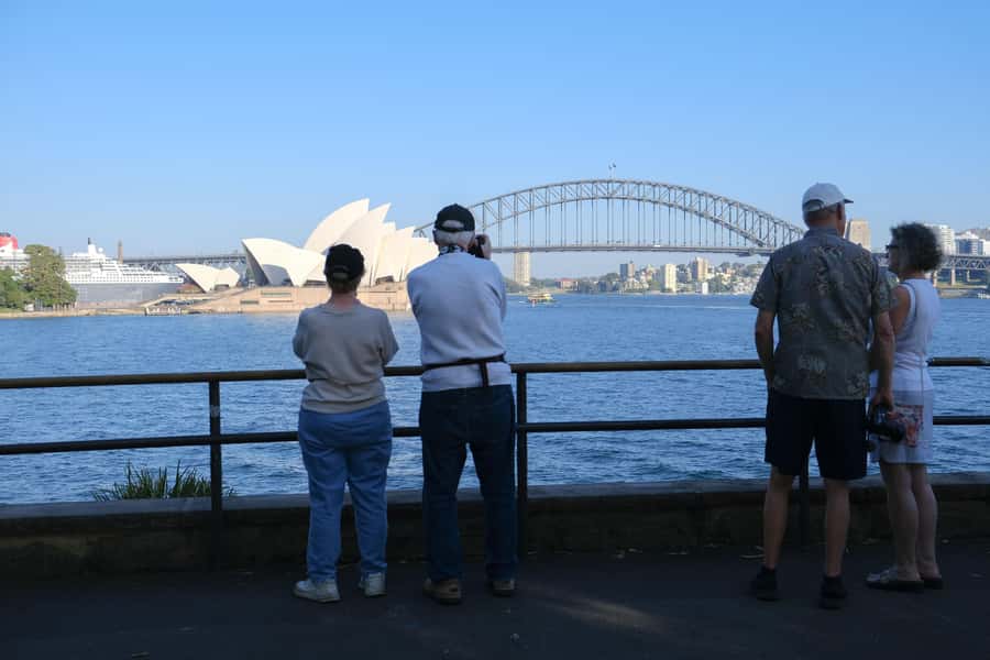 Sydney Harbour to Bondi: Small Group Half–Day Experience - Bondi Beach: promenade time, photos, and a coffee pause