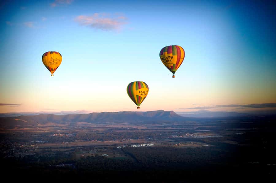 Sydney: Hunter Valley Sunrise Balloon Flight with Transfer - Hunter Valley winery morning: Peterson House breakfast and sparkling wine