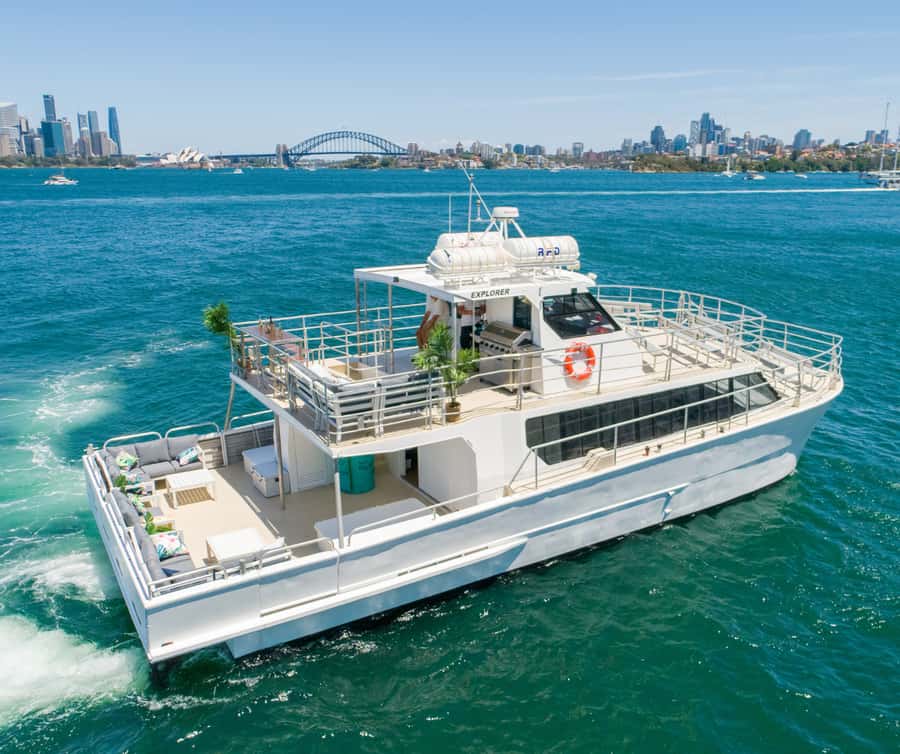 Sydney: Premium Catamaran Vivid Cruise with Welcome Drink - Why a 90-minute VIVID cruise beats the wharf crowd