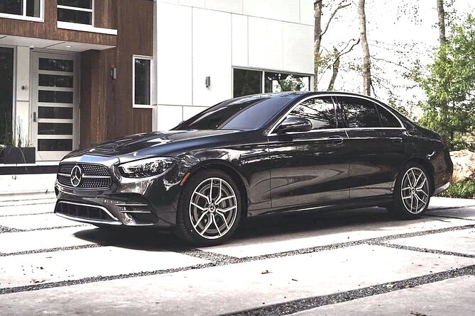 Sydney's Best Airport Arrival Transfers - Airport to CBD - Chauffeur Courtesy, Luggage Help, and the Small Comforts That Matter