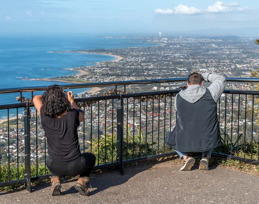 Sydney: Sea Cliff Bridge, Kiama Blowhole and Farmlands Tour - Royal National Park time at Bald Hill: a calm contrast