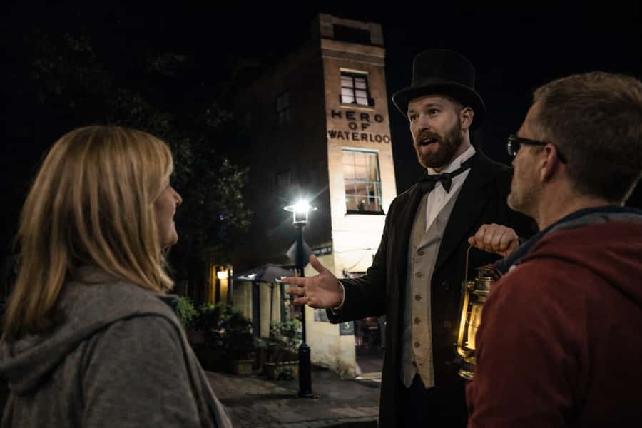 Sydney: Spirits of the Rock and Dark Past Walking Tour - Observatory Hill night views, plus the real-world noise