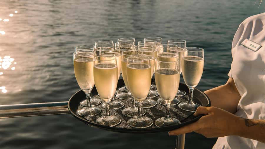 Sydney: Sydney Harbor Lunch Cruise with Welcome Drink - Why a 2-Hour Sydney Harbour Lunch Cruise Works