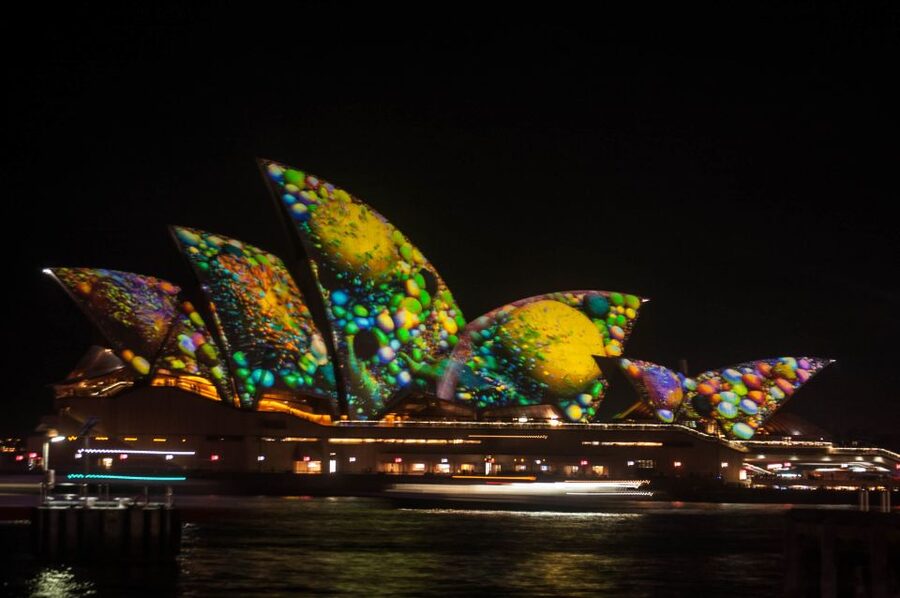 Sydney: Vivid Festival of Light Harbor Cruise with Dinner - Timing That Works: A 90-Minute Cruise During Peak Light Hours